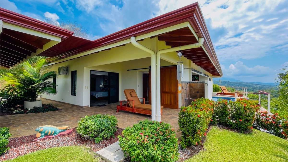 House for sale in Ojochal Costa Rica