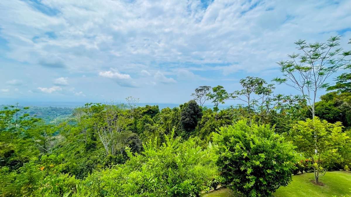 House for sale in Ojochal Costa Rica